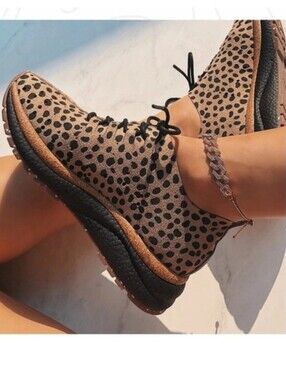 OTBT ALSTEAD CHEETAH ANIMAL PRINT LACE UP SNEAKER SZ 6.5